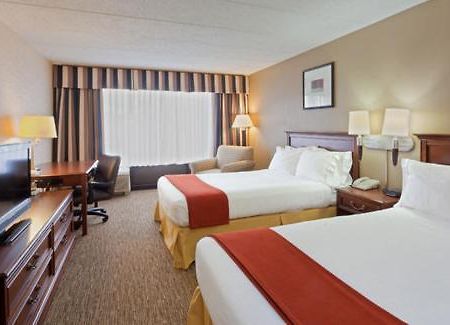 Holiday Inn Express Seaford-Route 13 Экстерьер фото