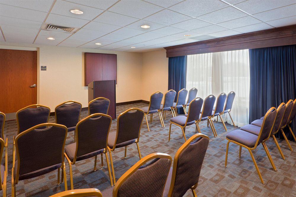 Holiday Inn Express Seaford-Route 13 Удобства фото