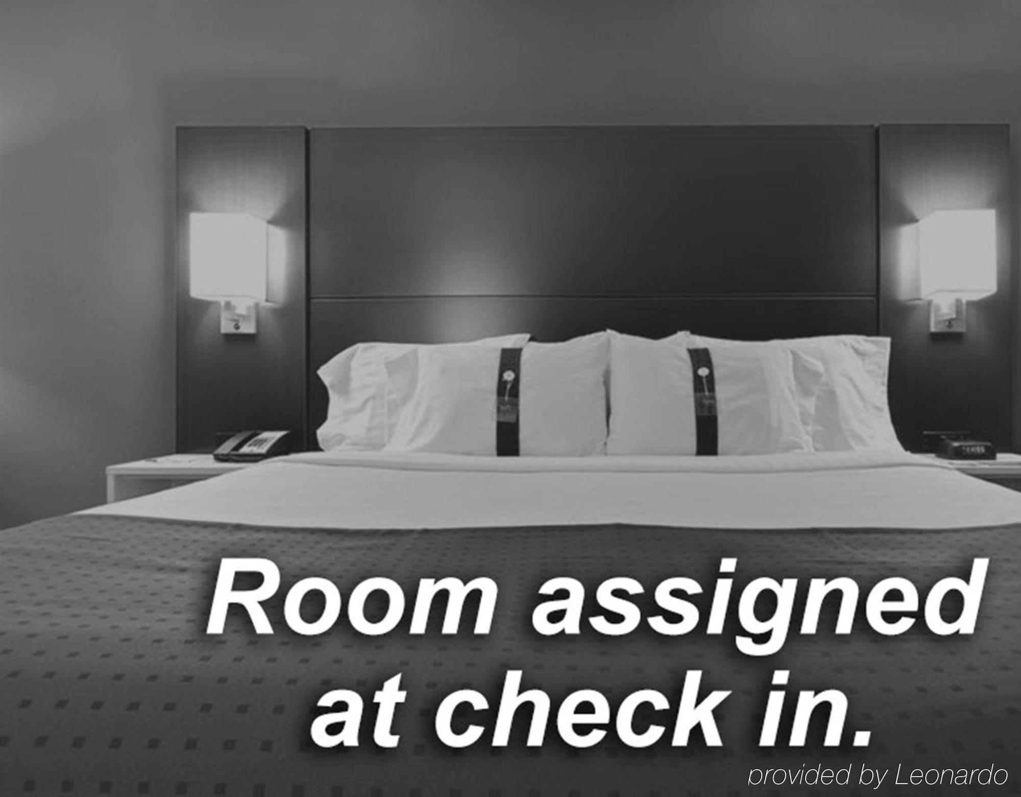 Holiday Inn Express Seaford-Route 13 Экстерьер фото