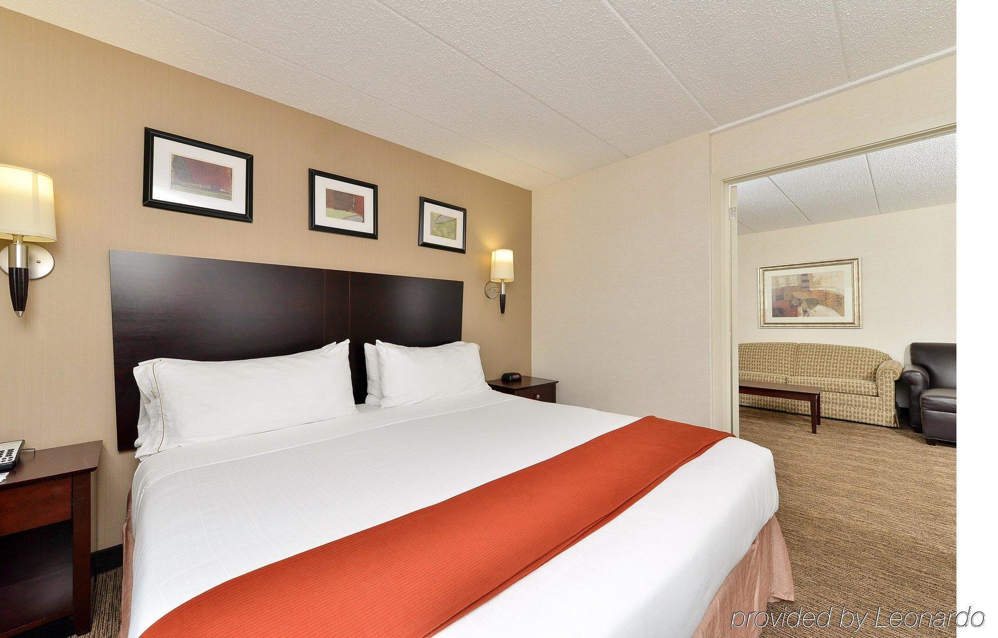 Holiday Inn Express Seaford-Route 13 Экстерьер фото