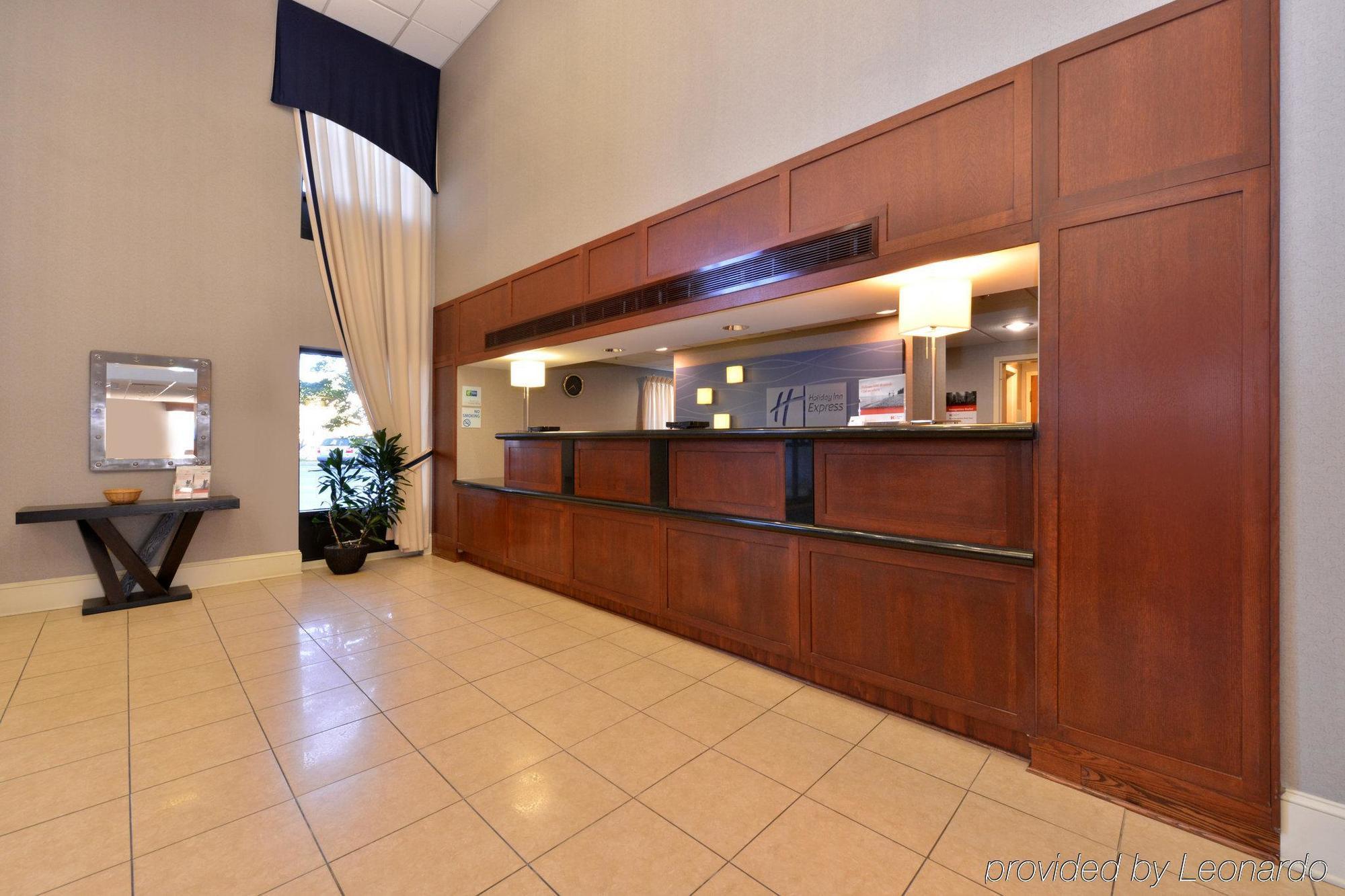 Holiday Inn Express Seaford-Route 13 Экстерьер фото