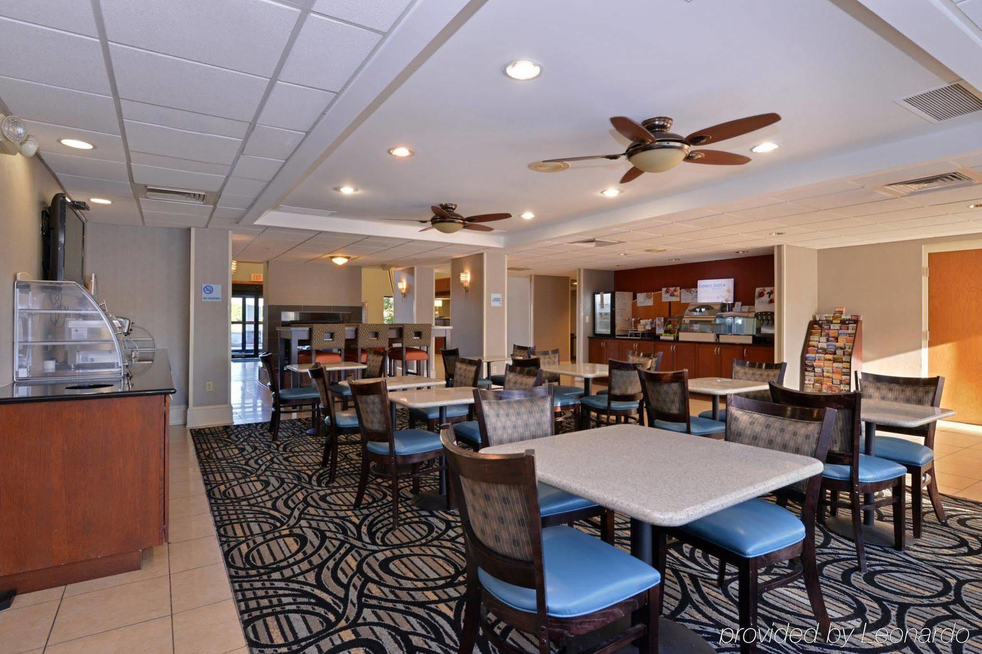 Holiday Inn Express Seaford-Route 13 Экстерьер фото