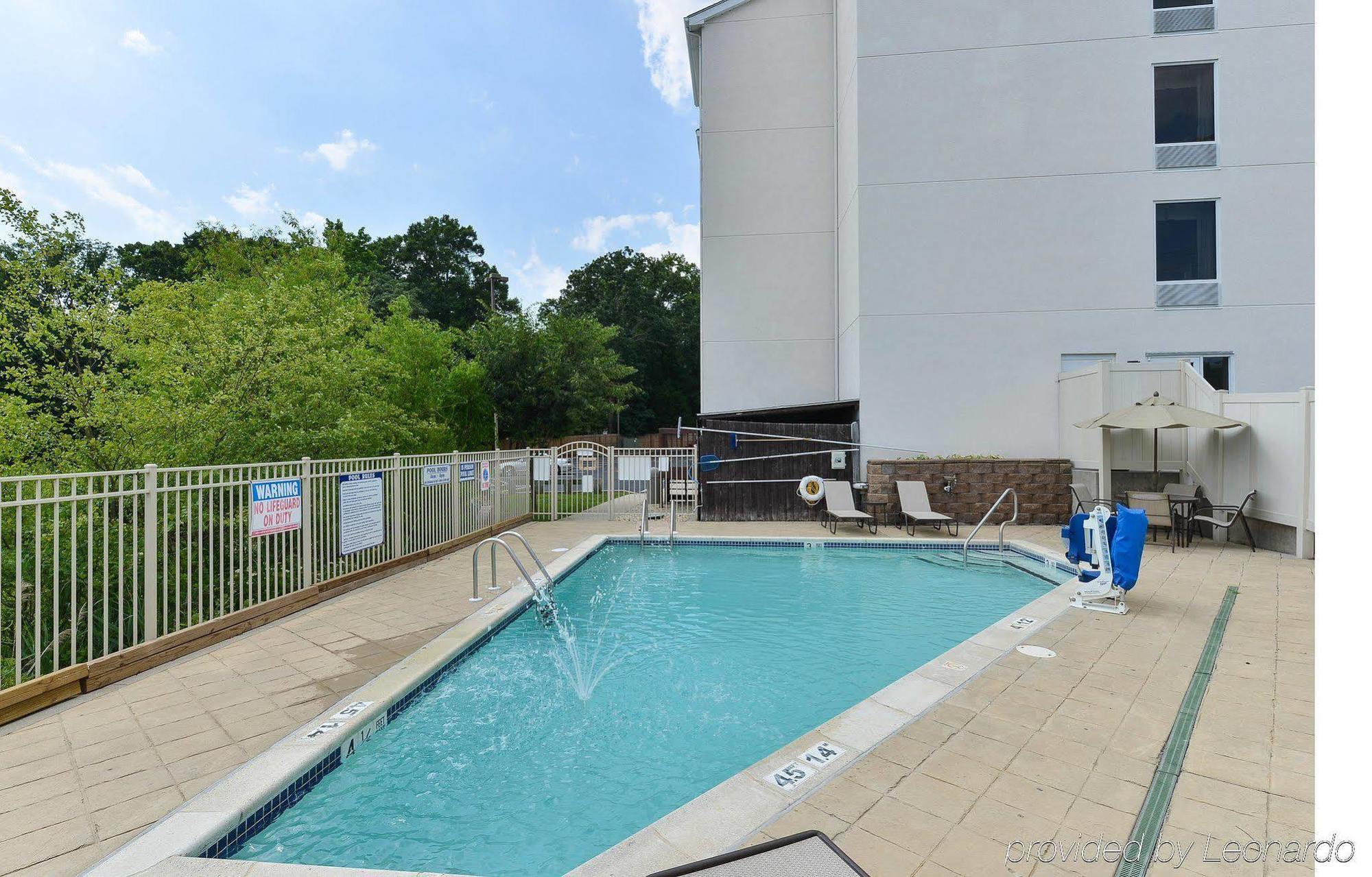Holiday Inn Express Seaford-Route 13 Экстерьер фото