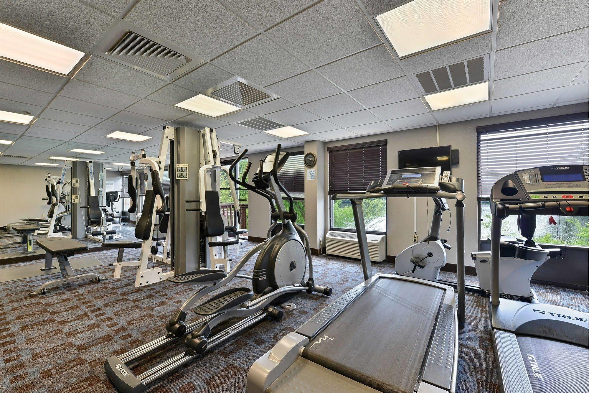 Holiday Inn Express Seaford-Route 13 Экстерьер фото
