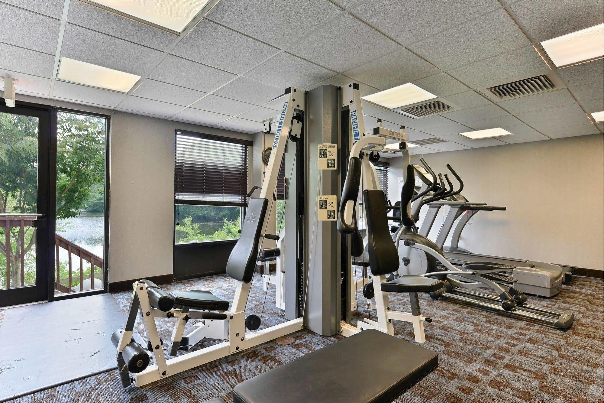 Holiday Inn Express Seaford-Route 13 Экстерьер фото
