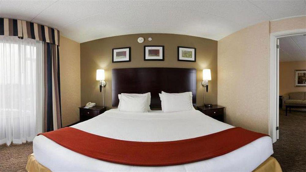 Holiday Inn Express Seaford-Route 13 Экстерьер фото