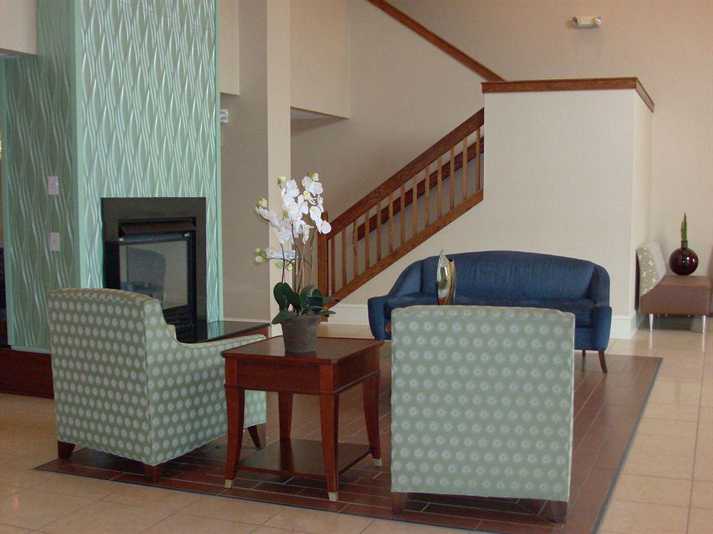 Holiday Inn Express Seaford-Route 13 Интерьер фото